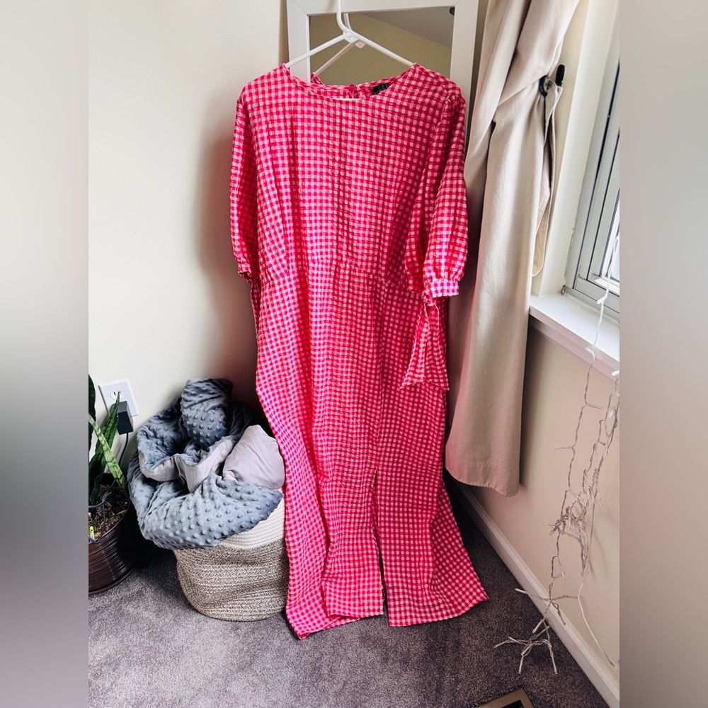 • MOVING SALE • 
Stylish Pink Checkered Midi Dress